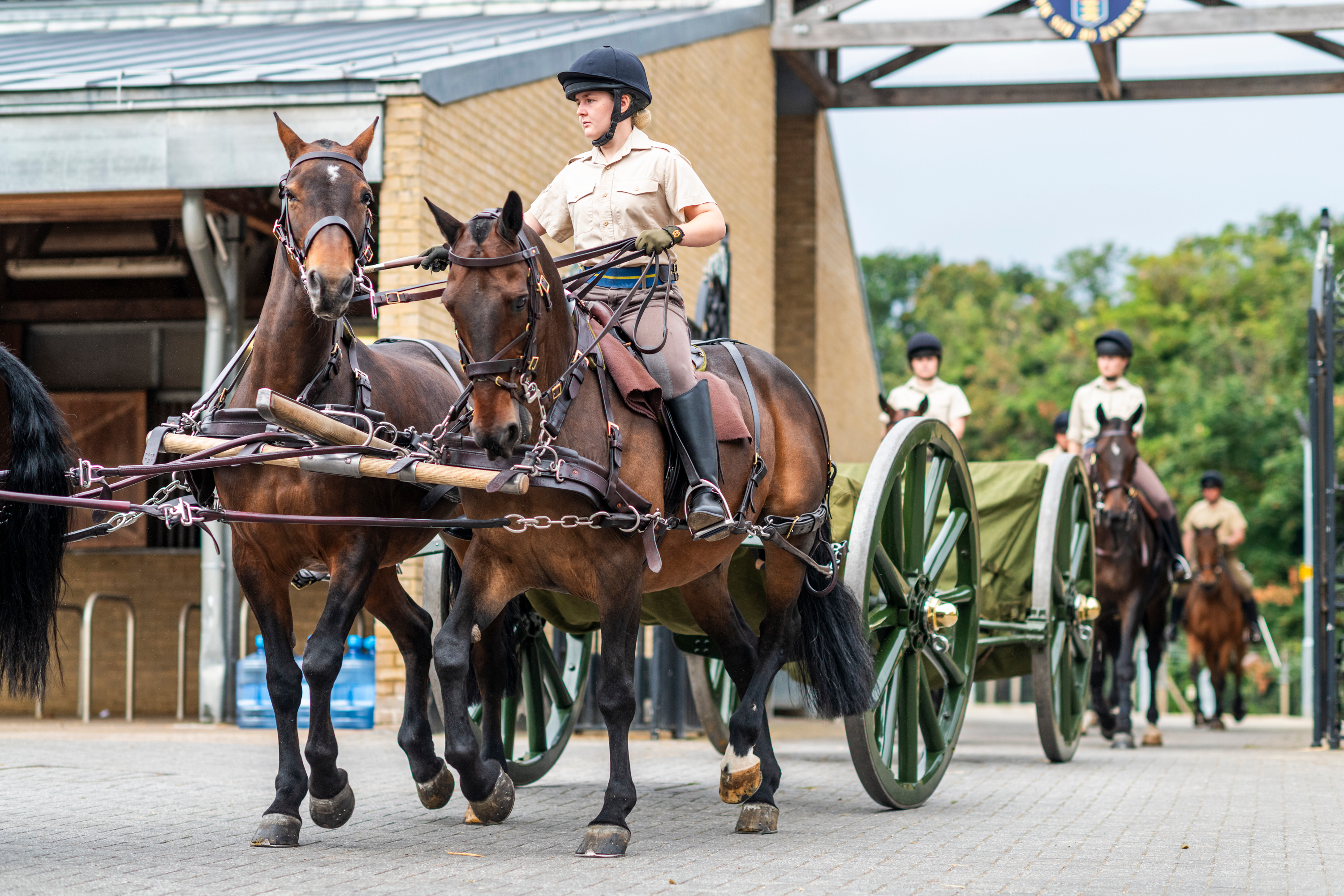 riding-out-kings-troop-royal-horse-artillery-london-horse-show